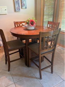Dinette set with 4 chairs and leaf.