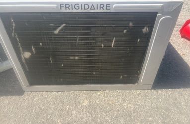 Air conditioner 16,000 BTU.   220 watts  3 ROOMS