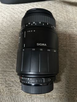 SIGMA 70-300mm auto-focus camera lens