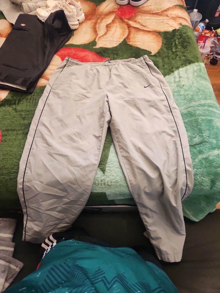 Nike Men Track Pants Color Grey