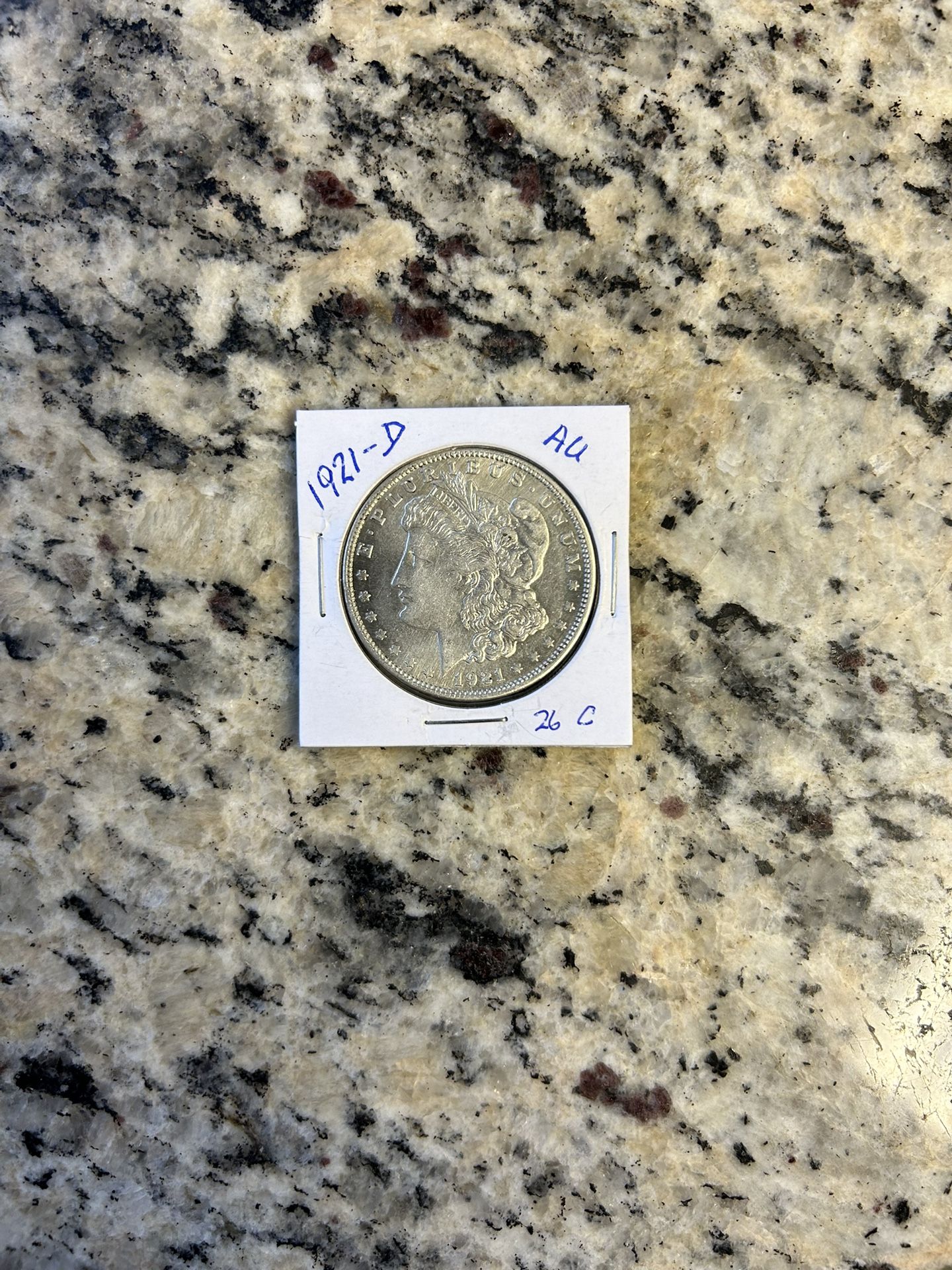 1921 D MORGAN SILVER DOLLAR. (26c)