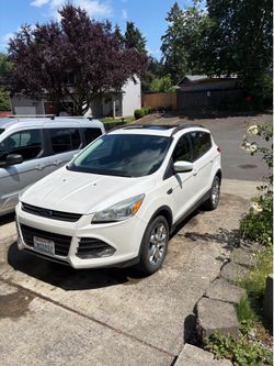 2015 Ford Escape – Clean & Well Maintained – Ready to Drive