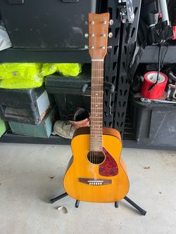 Kids Guitar Yamaha Junior 1