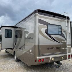 🚐 2007 Gulf Stream Endura 6331 Super C RV – Duramax Diesel & Fully Loaded