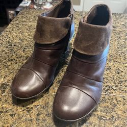 Great Deal Like New Women’s Size 7 Brown Bella Vita Boot 