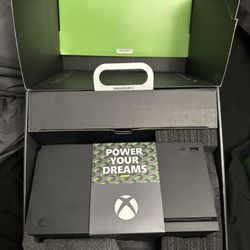 Xbox Series X 1TB w/ Controller, 4TB Hard Drive 