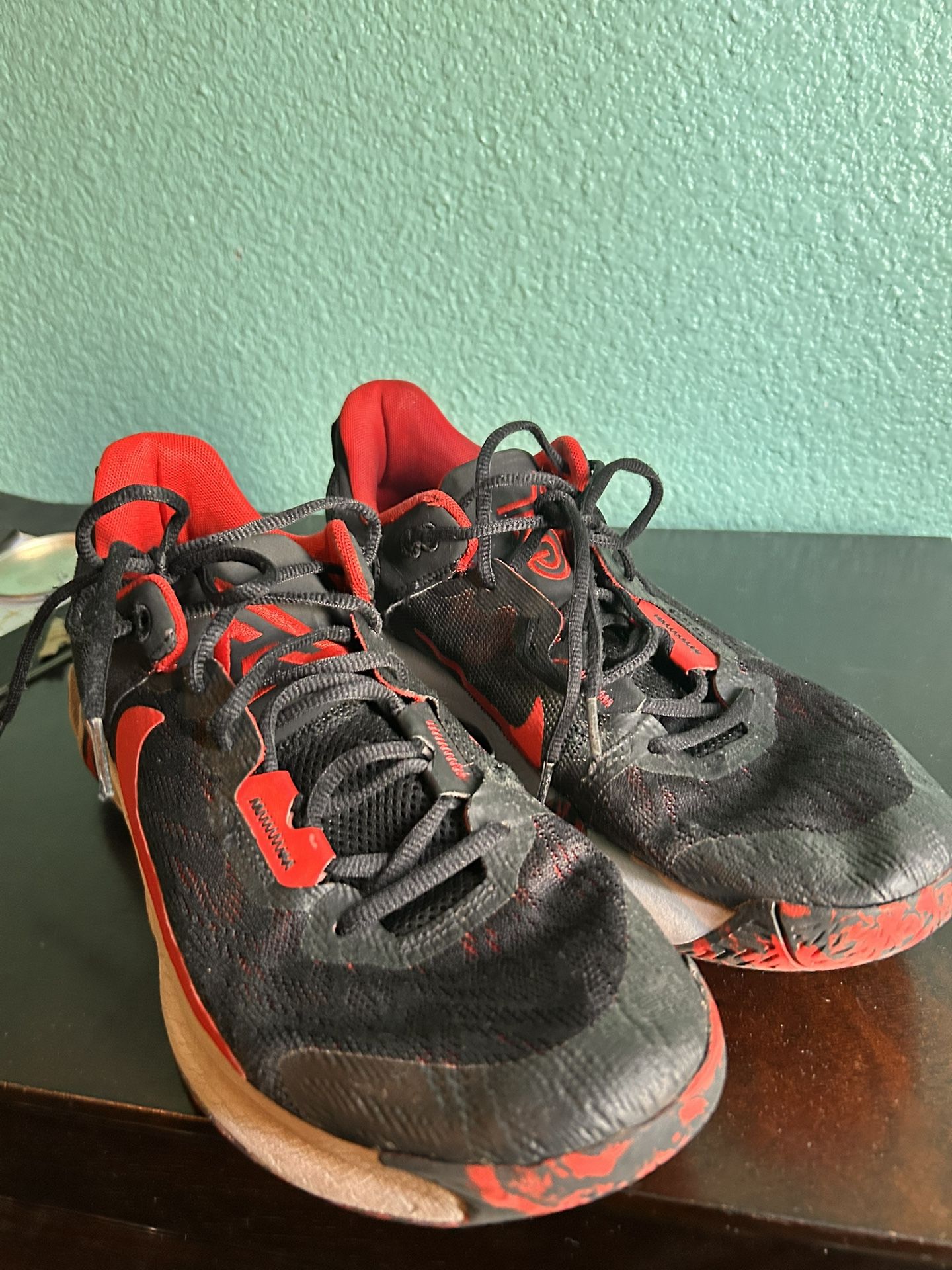 Nike Giannis Immortality 2 Bred (Size 10.5 in Male)