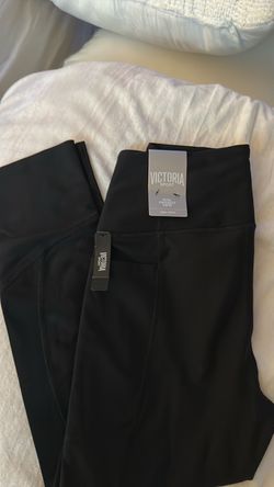 Victoria Sport Total Knockout Capri Leggings Small