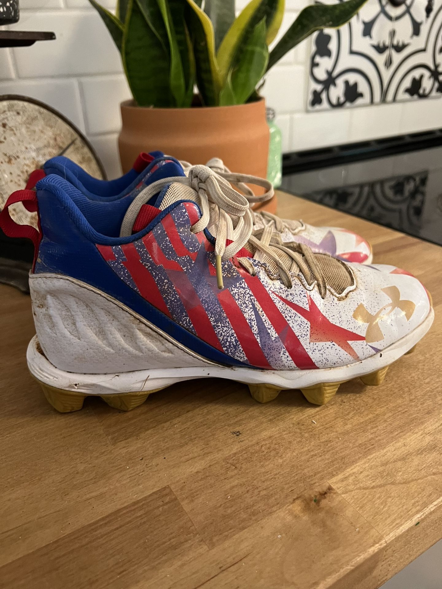 Boys Cleats 5.5