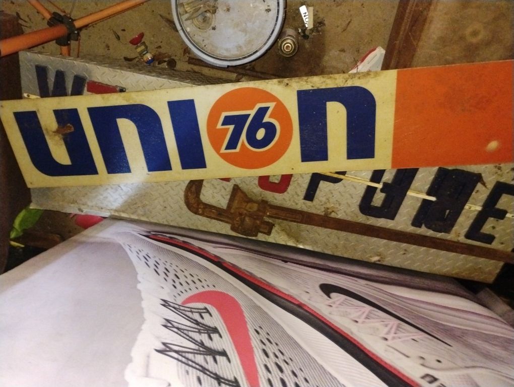 Vintage 76 Signs