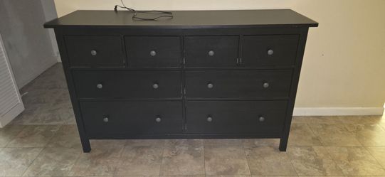 Brown wood dresser. Very nice piece good condition