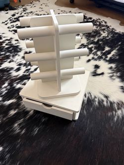 Spinning jewelry stand