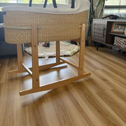 Design Dua Rocker Stand + Bassinet 
