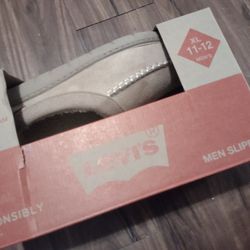 Levys New Men Sliperrs Size XL 11-12