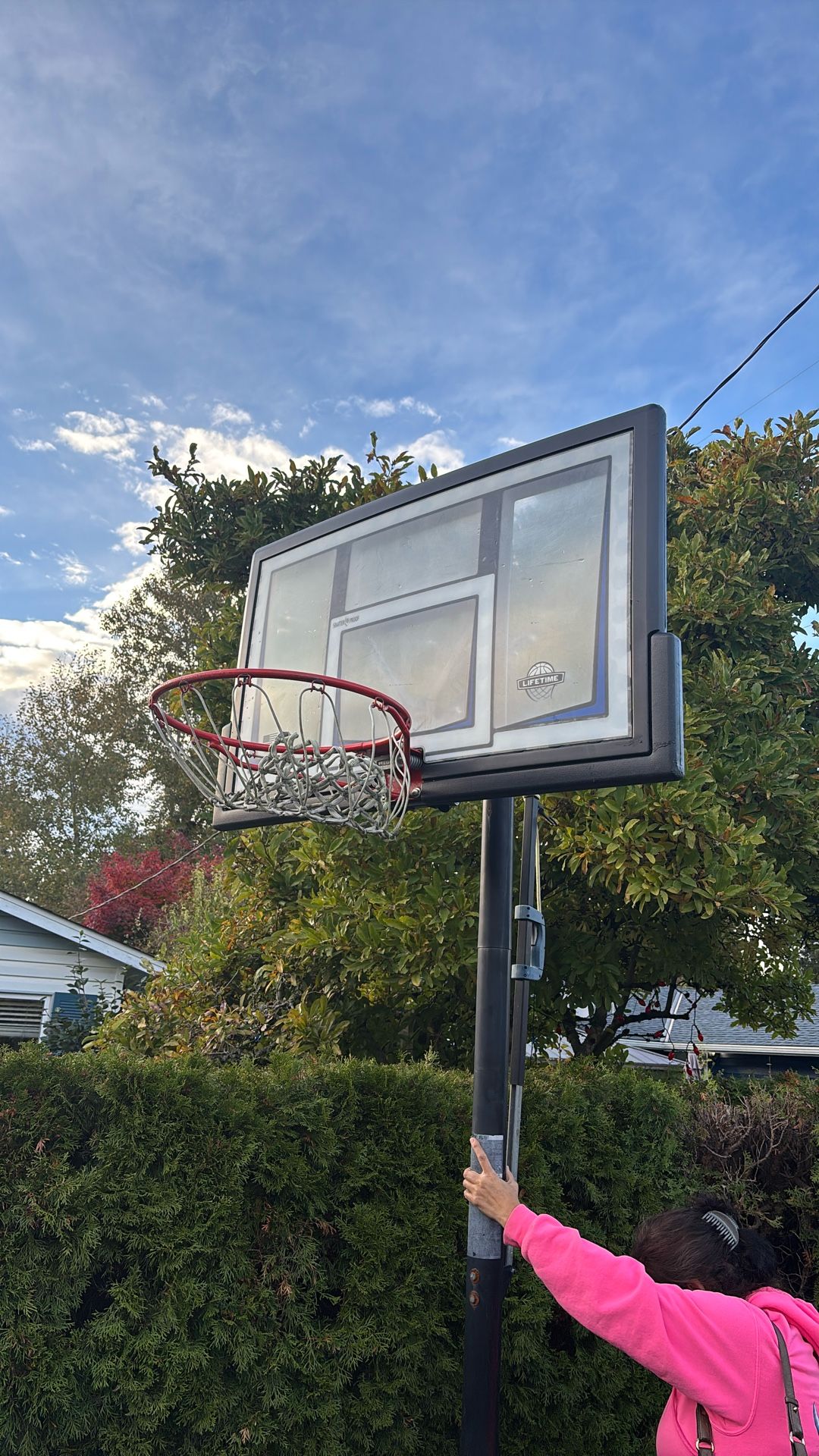 Basketball hoop