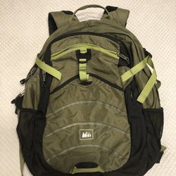 REI Brand New Backpack With Hydration Expandable To 30 Liter 
