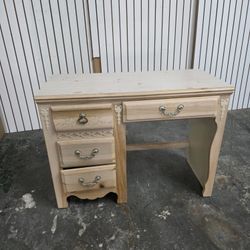 Desk computer tableFree.  Dm for address