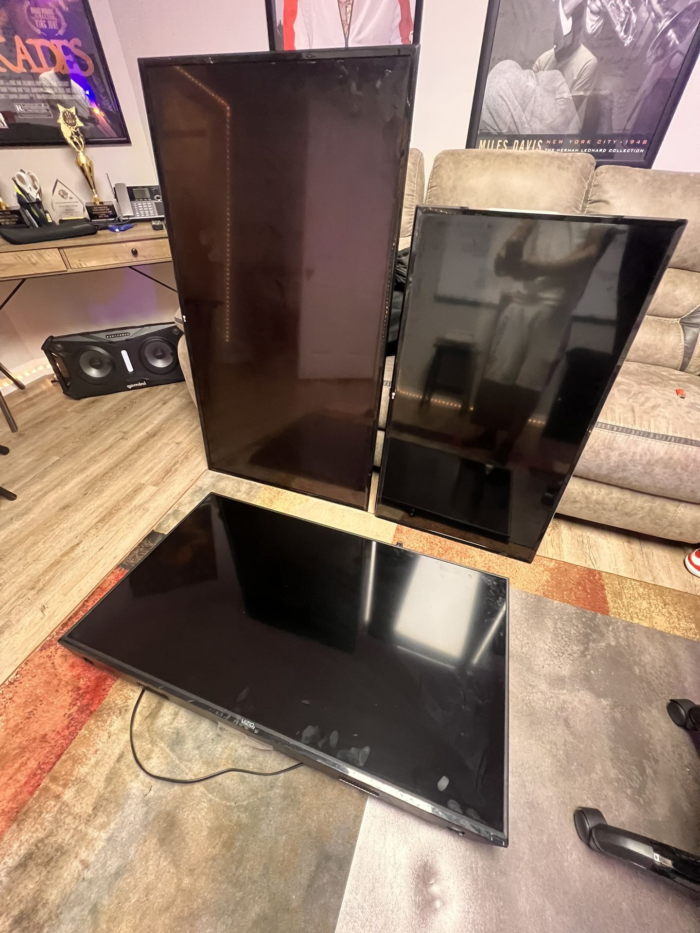 3 Flat screens For Sale 