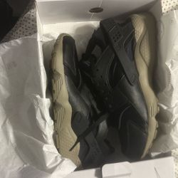 Nike Huaraches Size 9