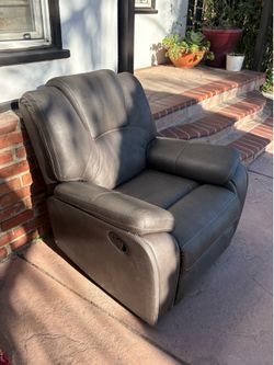 Recliner (Comfy)