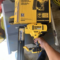 Dewalt Nailer 20V MAX XR Lithium-Ion Cordless 18-Gauge Brad Nailer (Tool Only)