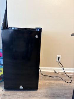 GE Mini Fridge