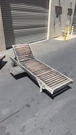2 Wooden Layout Chairs with Pull out Table