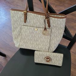 In New Condition Michael Kors Brown Purse And Matching Wallet Mother's Day Graduation Gift