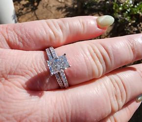 Stunning Engagement Ring with matching band .