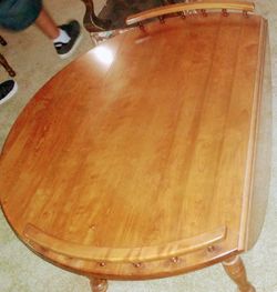 **MUST GO MOVING SALE ** DINING ROOM COFFEE TABLE