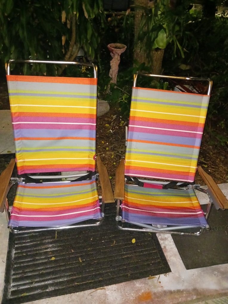 2 Nice Folding Beach Chairs Have Carry Straps To 20 Set Final Price