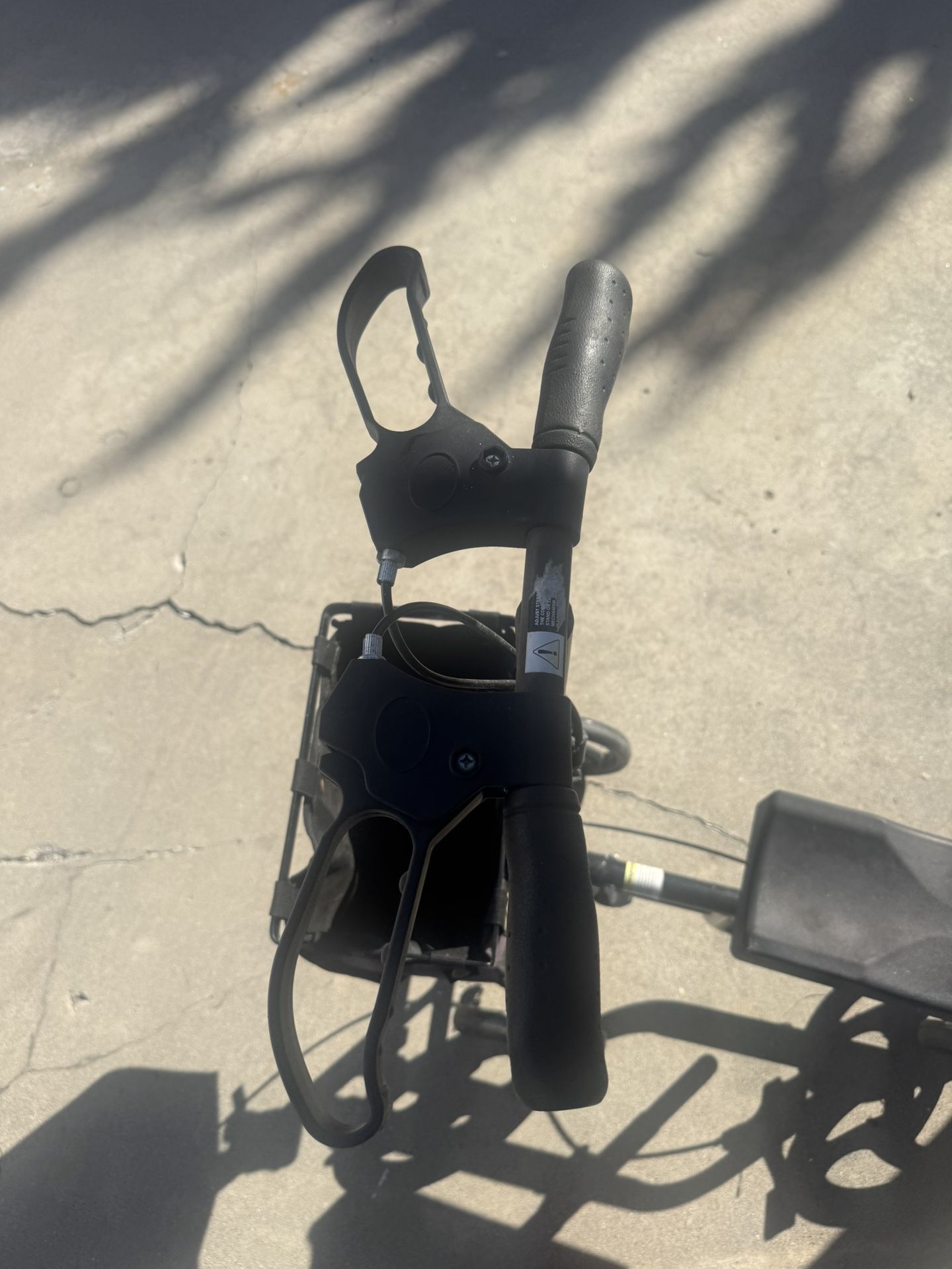 Folding knee a scooter