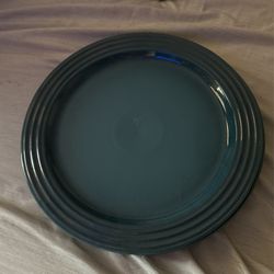 Le Creuset Plates (4)