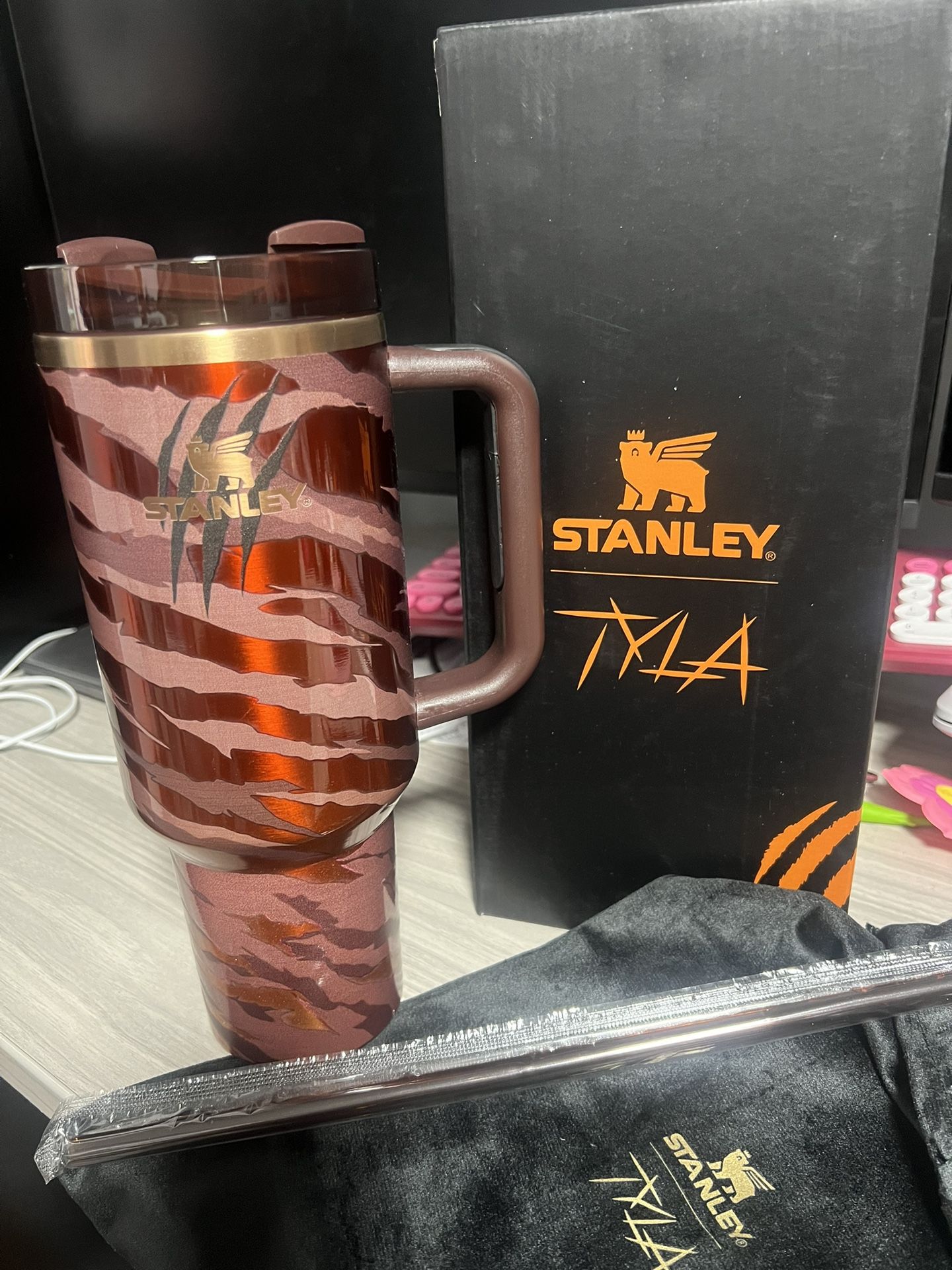 $45 Stanley New In Box 40oz