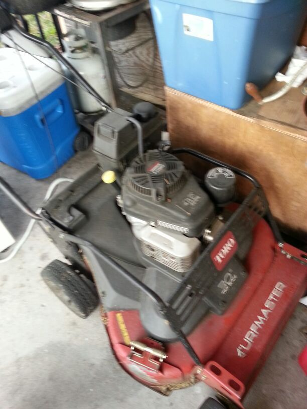 Solo por este dia ...Se vende maquina de cortar yarda comercial