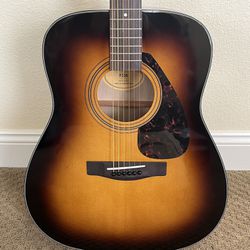 Yamaha F335 acoustic Guitar in Like-new Condition with Gig Bag  and  stand
