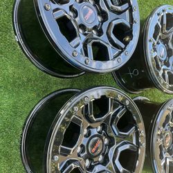 4 GMC 17X8 5 WHEELS 6X5.5 $700