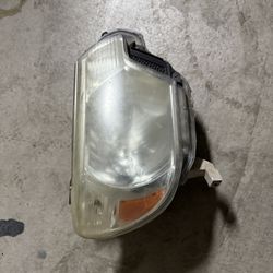 Toyota Tacoma Headlight Passenger Side 