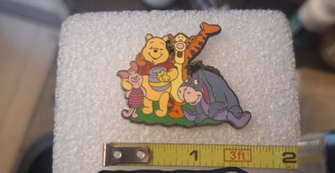 WINNIE THE POOH COLLECTORS PIN