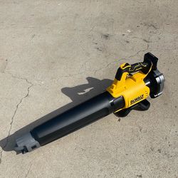 DEWALT 20V MAX 125 MPH 450 CFM Brushless Cordless Handheld Leaf Blower with Concentrator Nozzle (Tool Only)