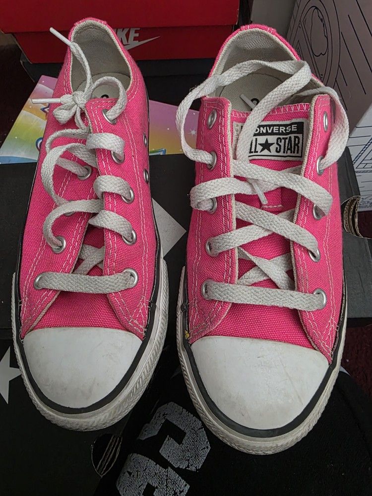 Girl Converse