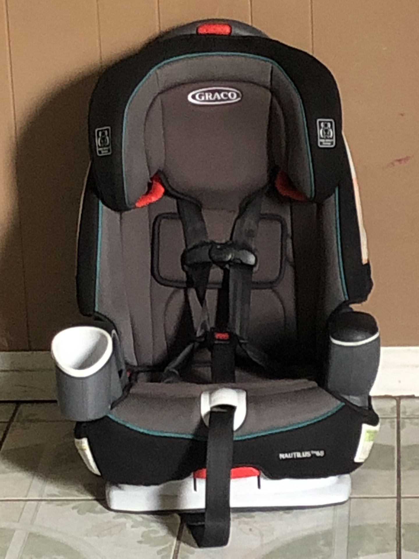 LIKE NEW GRACO NAUTILUS CONVERTIBLE CAR SEAT 3 IN 1