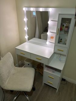 Makeup Vanity With Mirror And  light and the chair included