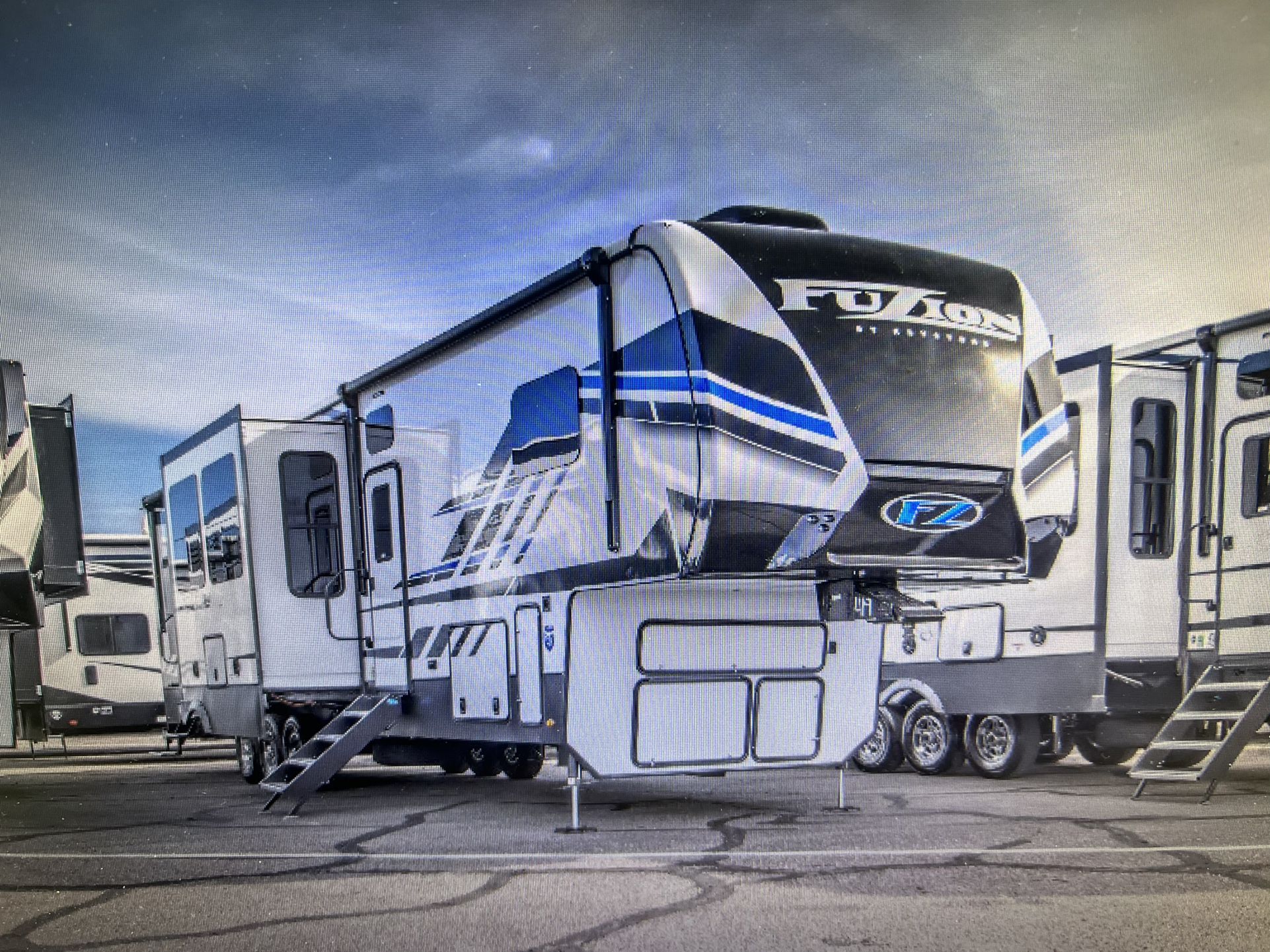 2022 KEYSTONE FUZION 419 TOYHAULER 5/Wheel