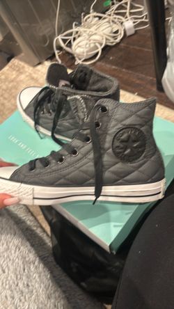 Grey converse women’s size 6, men’s size 4.5