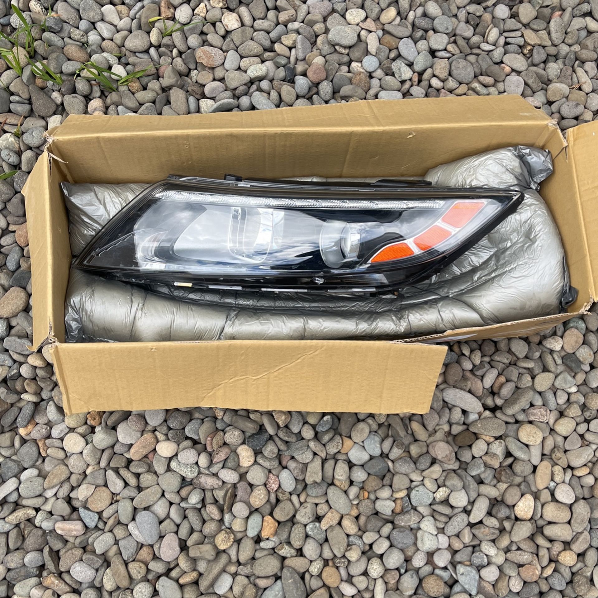 2012 Kia Optima Driver’s Side Headlight