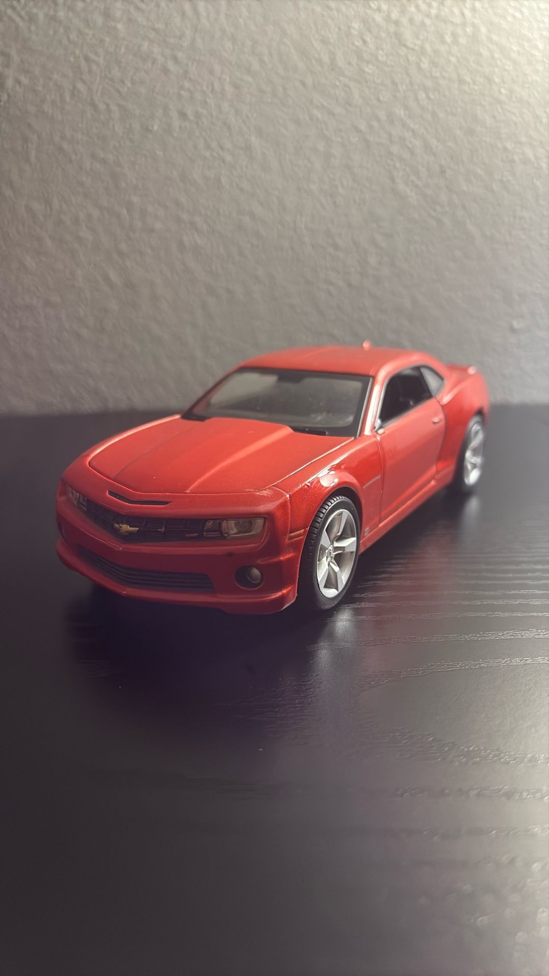 Maisto: 2010 Chevrolet Camaro (missing both mirrors)