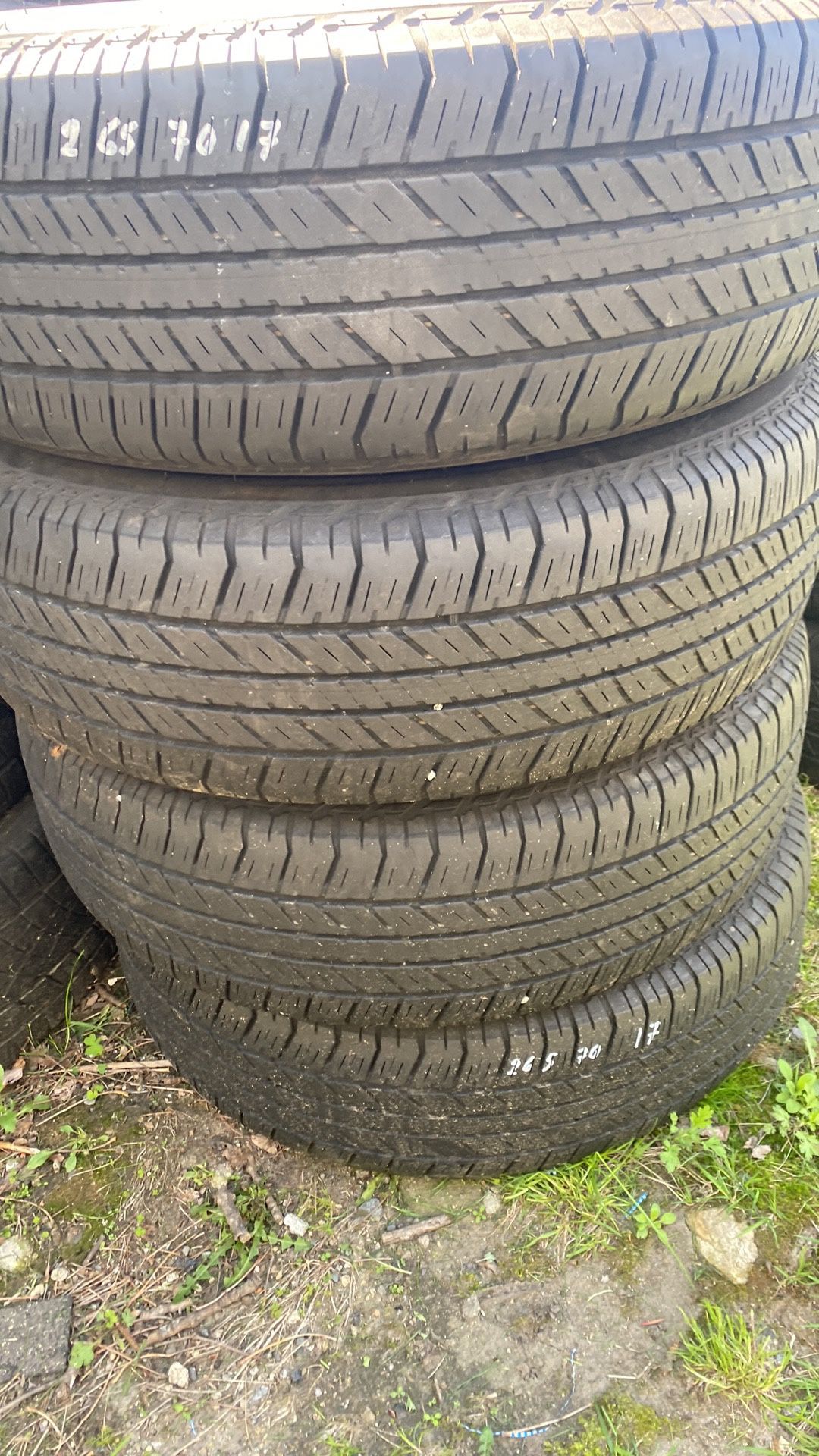 Full Set Tires 265 70 17