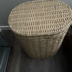 Laundry hamper
