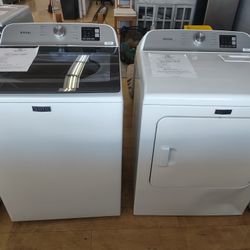 $1048(MSRP$2248, Save $1200) Maytag Top Load Washer With Front Load Electric Dryer Set 